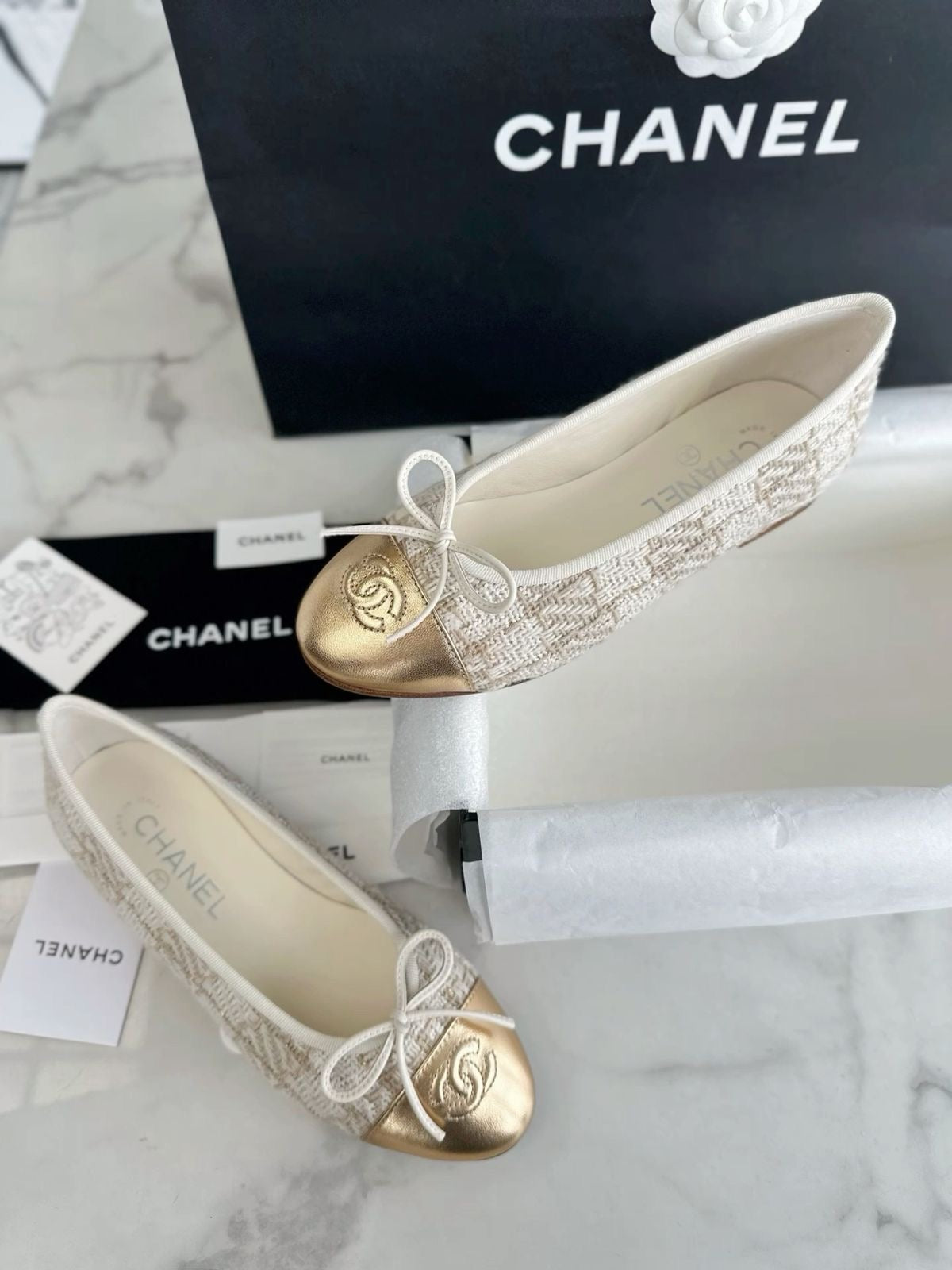 WHITE GOLD TEXTURED BALLERINA FLATS