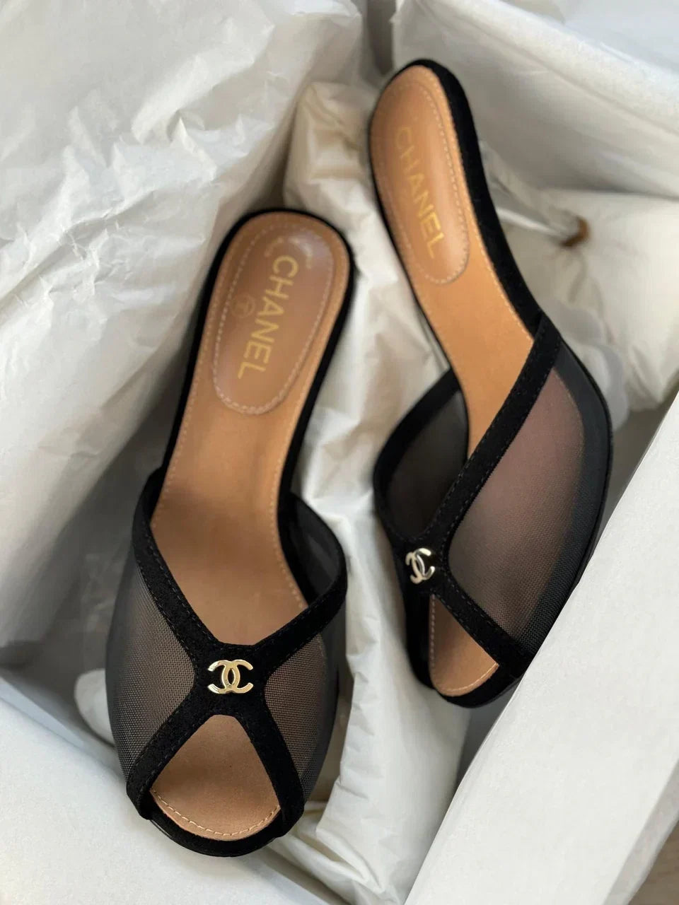 "CC" MESH GOING OUT HEELS