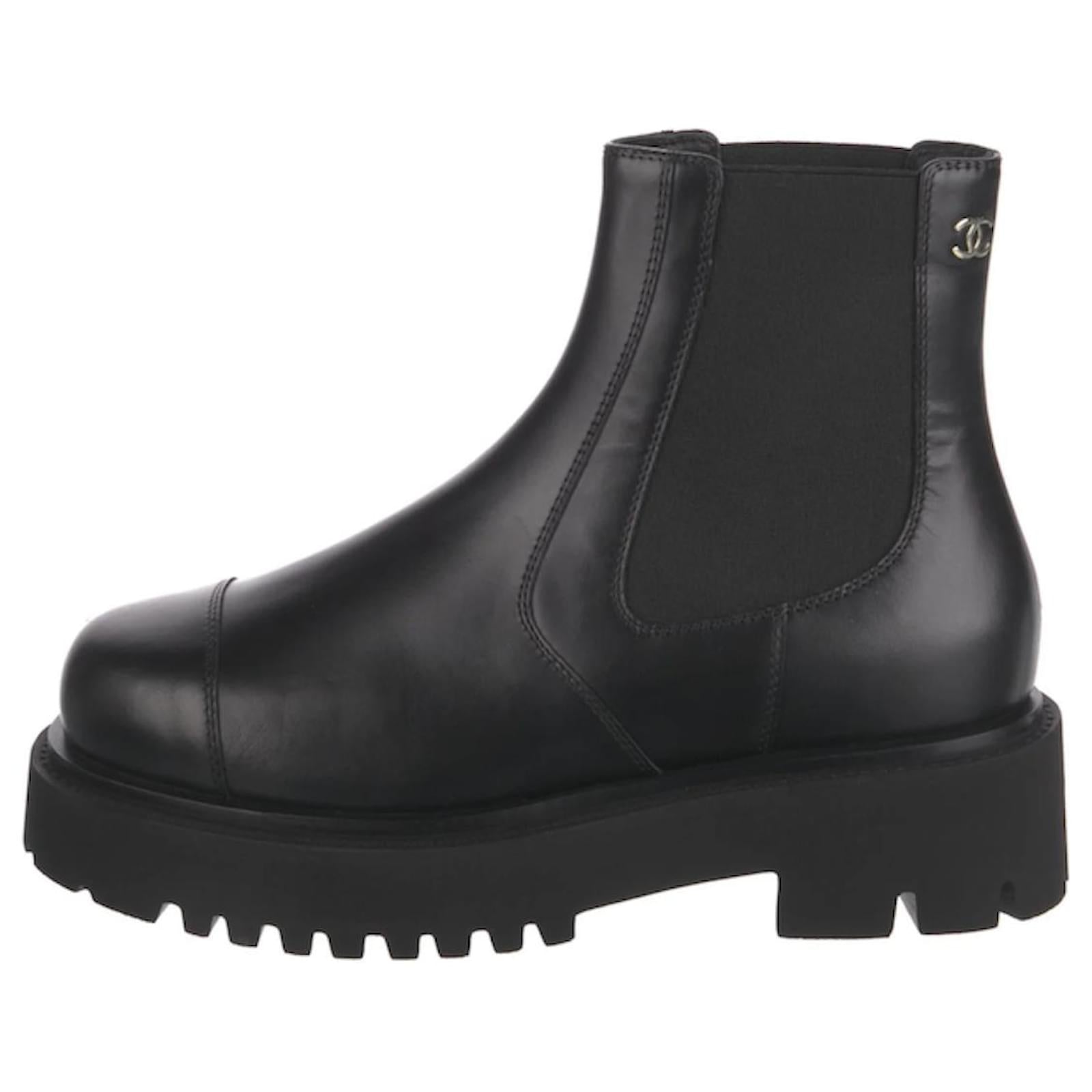 CHELSEA BOOTS
