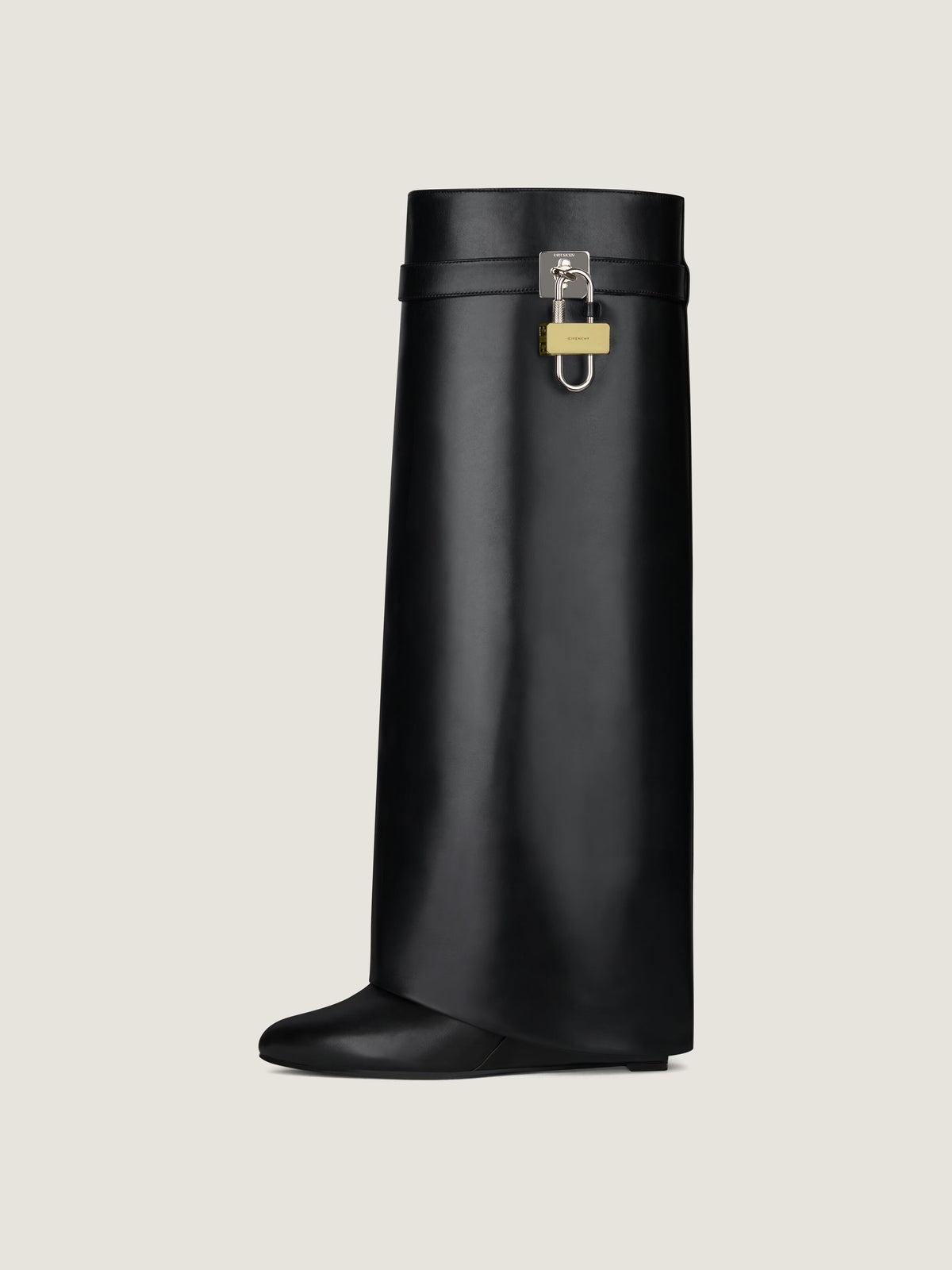 BLACK BOOTS